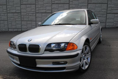 2001 BMW 325  i