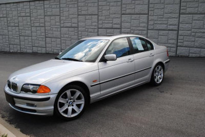 2001 BMW 325  i