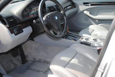 2001 BMW 325  i