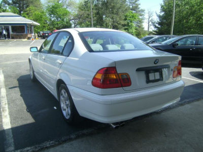 2003 BMW 325  xi