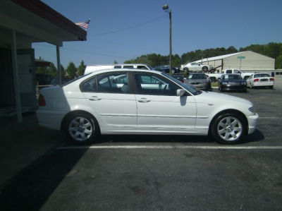 2003 BMW 325  xi