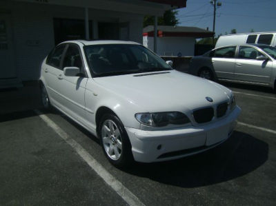 2003 BMW 325  xi