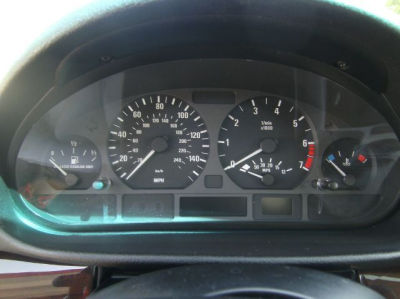 2003 BMW 325  xi