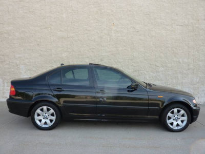 2004 BMW 325  xi