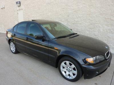 2004 BMW 325  xi