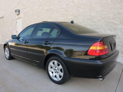 2004 BMW 325  xi