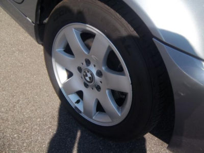 2004 BMW 325 i