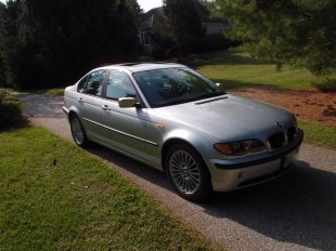 2002 BMW 325  xi