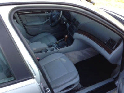 2002 BMW 325  i