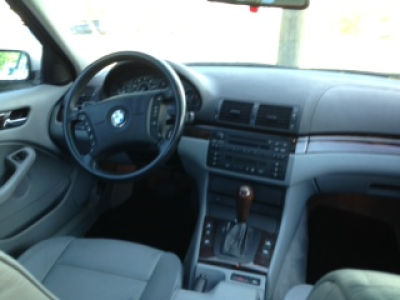 2002 BMW 325  i