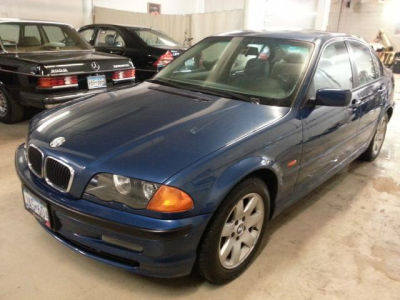 2001 BMW 325  i