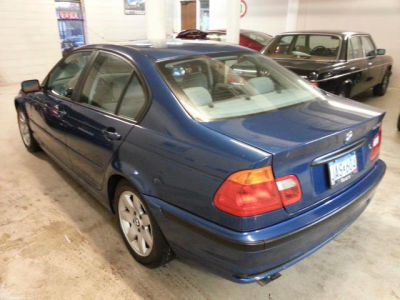 2001 BMW 325  i