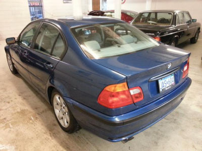 2001 BMW 325  i