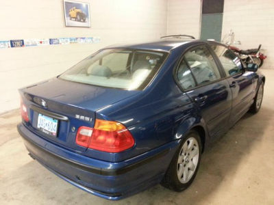 2001 BMW 325  i