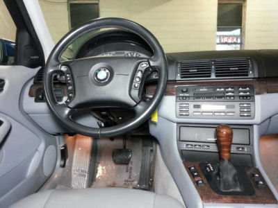 2001 BMW 325  i