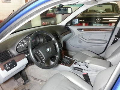 2001 BMW 325  i