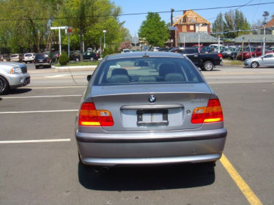 2004 BMW 325  i
