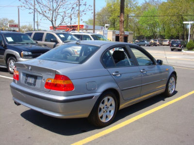 2004 BMW 325  i