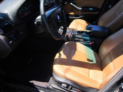 2003 BMW 325  xi