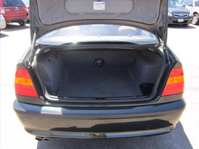 2003 BMW 325  xi