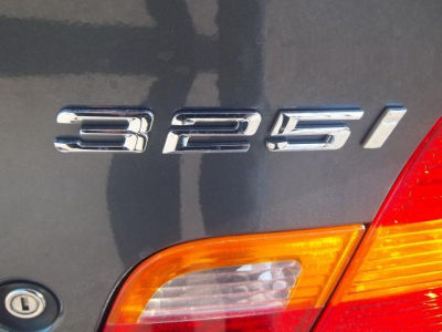 2003 BMW 325 i