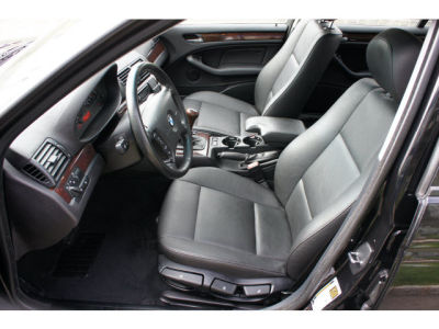 2005 BMW 325  xi