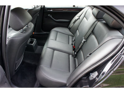 2005 BMW 325  xi