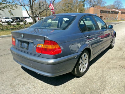 2002 BMW 325  i