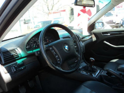 2002 BMW 325  i