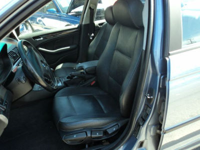 2002 BMW 325  i