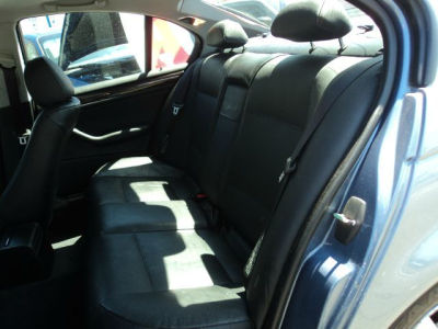 2002 BMW 325  i
