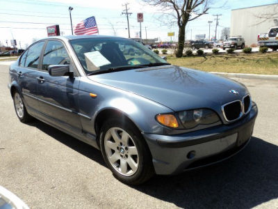 2002 BMW 325  i