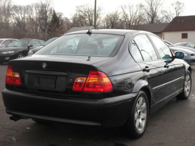 2004 BMW 325  i