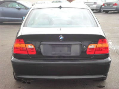 2004 BMW 325  i