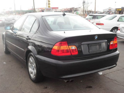 2004 BMW 325  i