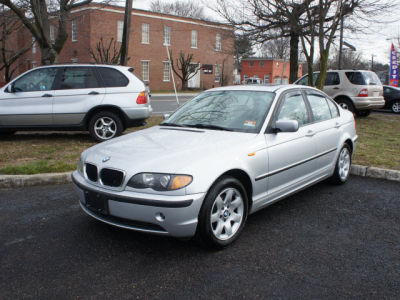 2002 BMW 325  xi