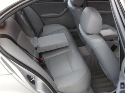 2003 BMW 325  i