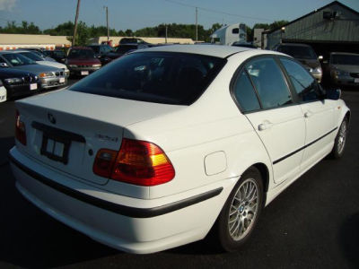 2003 BMW 325  i