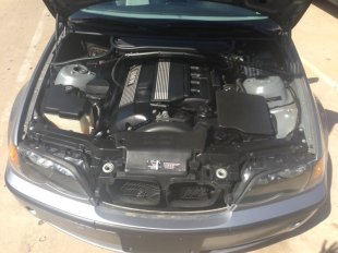 2004 BMW 325  xi