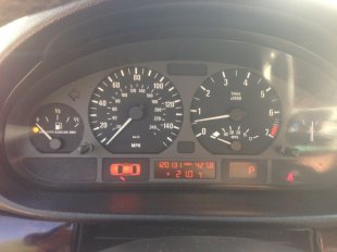 2004 BMW 325  xi