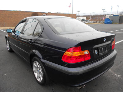 2002 BMW 325  xi
