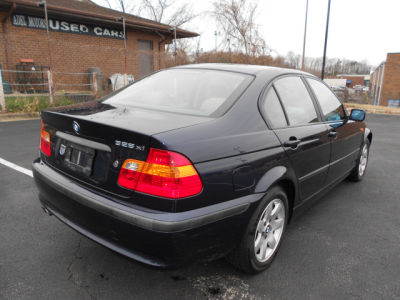 2002 BMW 325  xi
