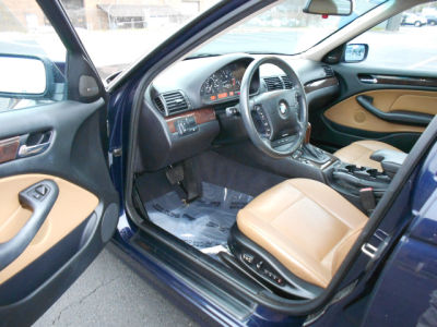 2002 BMW 325  xi