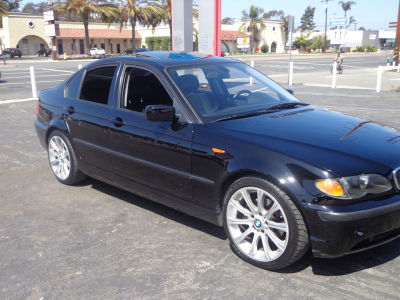 2004 BMW 325  i