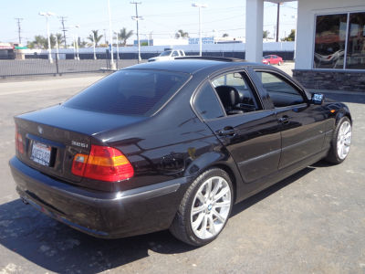 2004 BMW 325  i