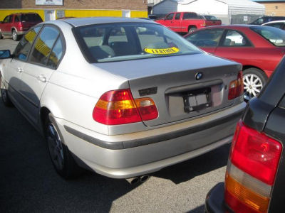 2002 BMW 325  xi
