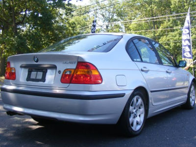 2003 BMW 325  i