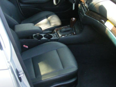2003 BMW 325  i