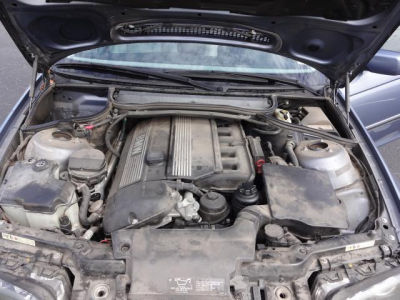 2002 BMW 325 i