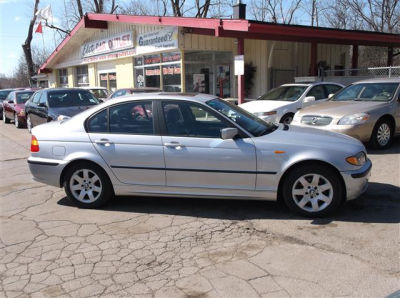 2003 BMW 325  xi